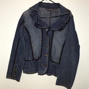 New Identity medium ruffle and black lace jacket w button front and sleeves.